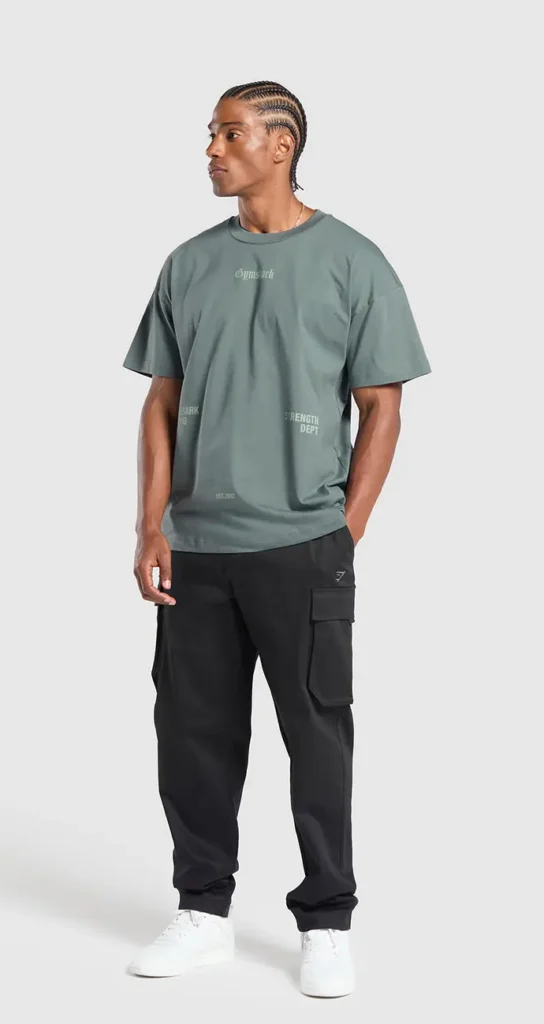 OVERSIZED T-SHIRTS & BUTTON-DOWN SHIRTS